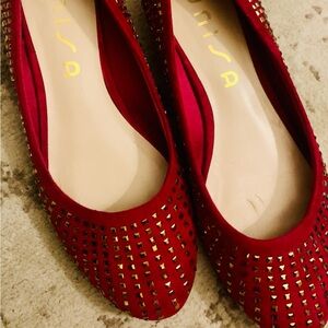 Unisa Burgundy Studded Flats - $25

Size: 6